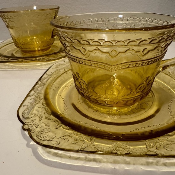 Vintage 1930s Patrician Spoke Amber Federal Glass Cups w/Plates (Selling as set) - Picture 4 of 12